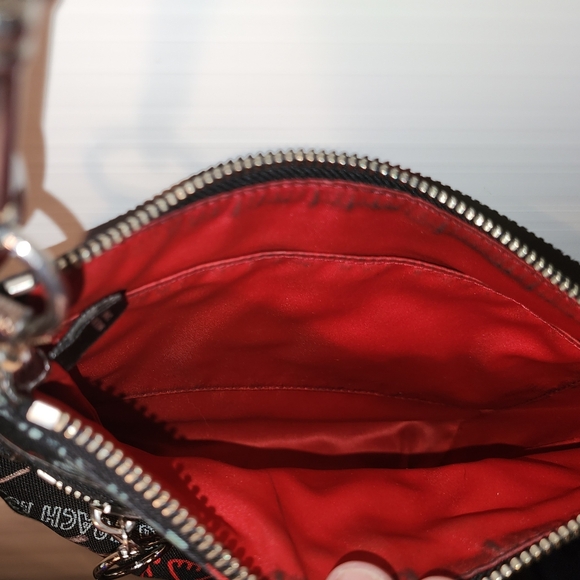Coach Poppy Graffiti CrossBody has fraying on the loop of the clasp - Picture 4 of 7
